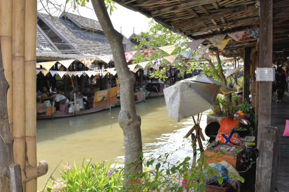 Parichat & Ich - 2017_Floating Market Pattaya 04