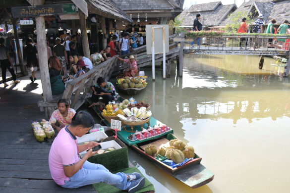 Parichat & Ich - 2017_Floating Market Pattaya 05