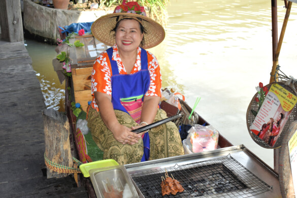 Parichat & Ich - 2017_Floating Market Pattaya 06