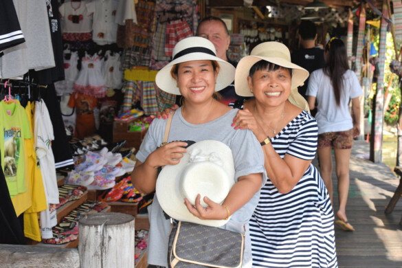 Parichat & Ich - 2017_Floating Market Pattaya 09