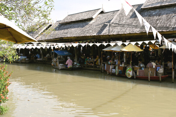 Parichat & Ich - 2017_Floating Market Pattaya 11