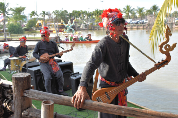 Parichat & Ich - 2017_Floating Market Pattaya 23