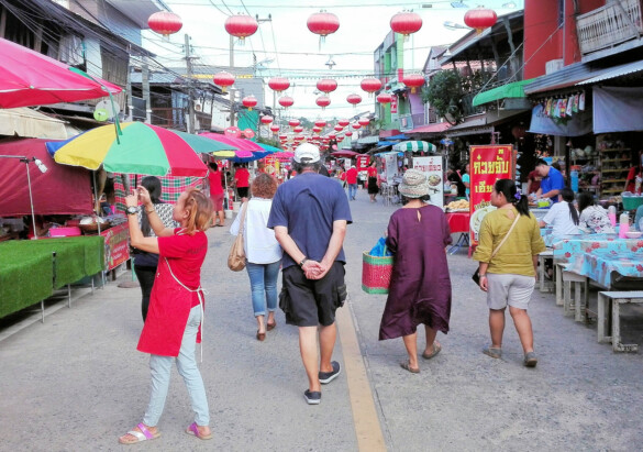 Parichat und Ich - 2018 Huay Yai Chinese Walking Street 01