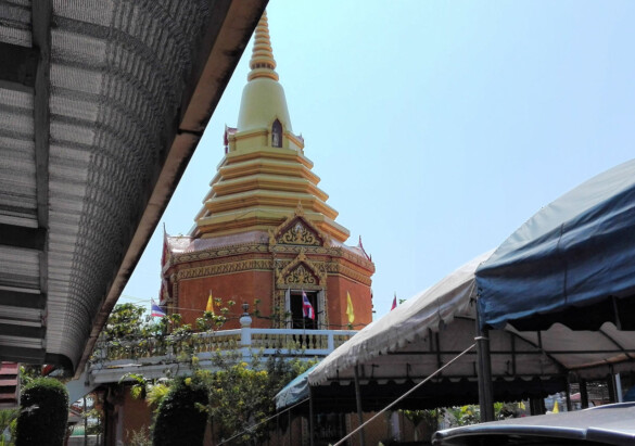 Parichat und Ich - 2019 Wat Luang Pho Yi-Sattahip 02