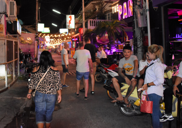 Parichat und Ich - 2020-Hua Hin Walking Street 02