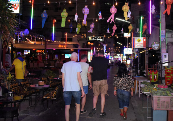 Parichat und Ich - 2020-Hua Hin Walking Street 04