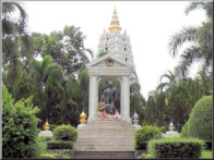 Parichat & Ich: 2011 Wat Yansangwararam 02