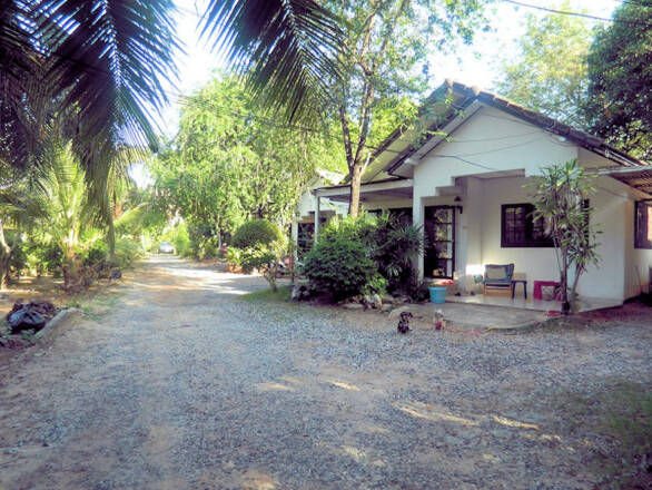 Parichat & Ich: 2013 Bungalow Naklua Soi Pothisan 01