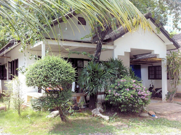 Parichat & Ich: 2013 Bungalow Naklua Soi Pothisan 02