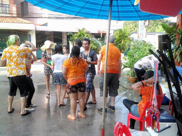 Parichat & Ich: 2013 Songkran in Pattaya, Soi Pothisan 02