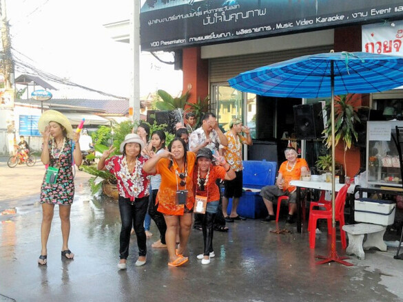 Parichat & Ich: 2013 Songkran in Pattaya, Soi Pothisan 03