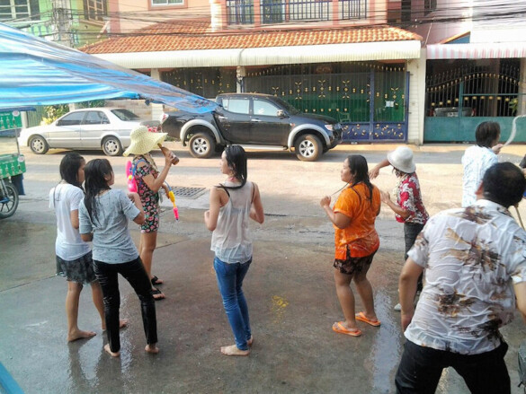 Parichat & Ich: 2013 Songkran in Pattaya, Soi Pothisan 04