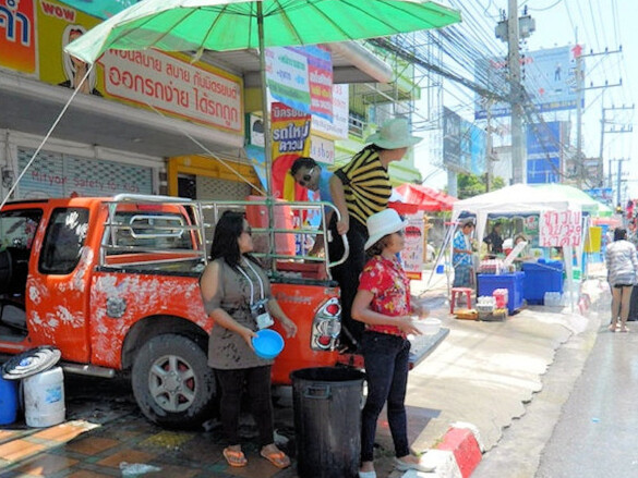 Parichat & Ich: 2013 Songkran in Pattaya, Sukhumvit Road 01