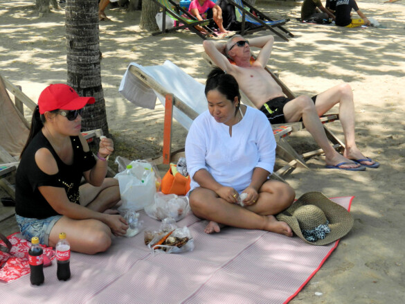 Parichat & Ich: 2014 Sai Kaew [Navy] Beach 17