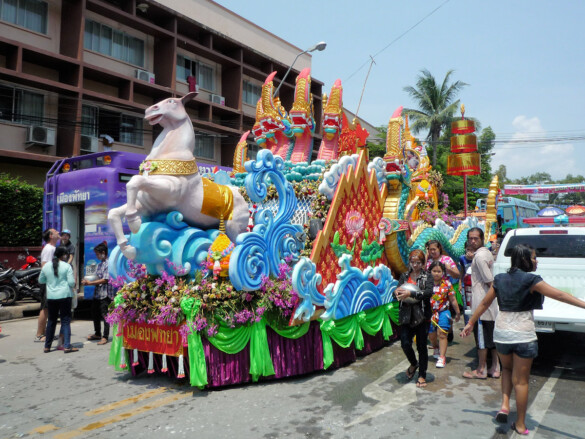 Parichat & Ich: 2014 Songkran an der Beachroad 03