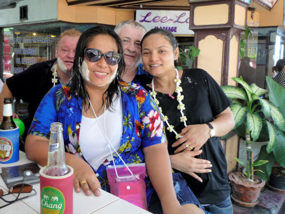 Parichat & Ich: 2014 Songkran an der Beachroad 10