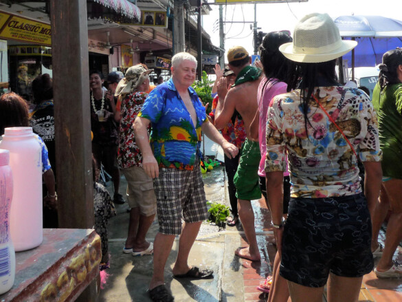 Parichat & Ich: 2014 Songkran an der Beachroad 12