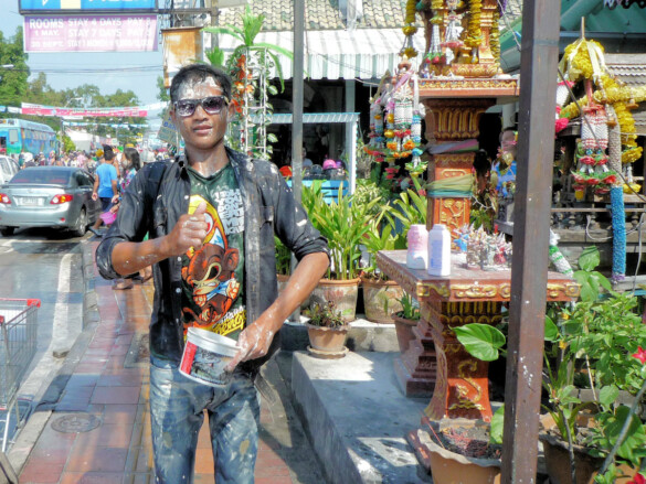 Parichat & Ich: 2014 Songkran an der Beachroad 14