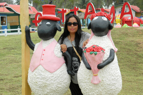 Parichat & Ich - 2015 Sheep Farm Pattaya 02