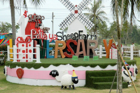 Parichat & Ich - 2015 Sheep Farm Pattaya 07